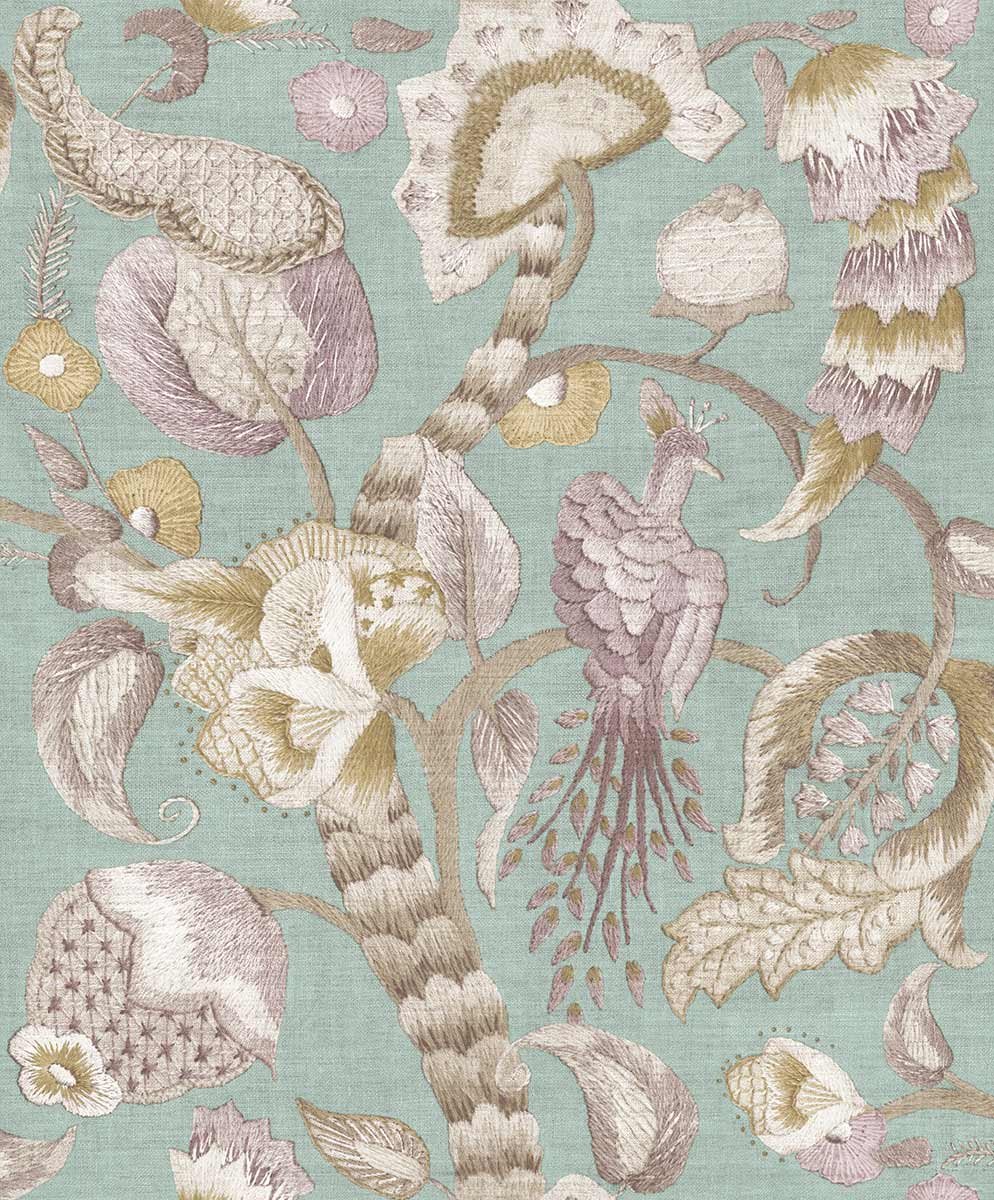 Carta da parati JADAAL color acqua marina con ricamo di pavone esotico e fiori stilizzati.