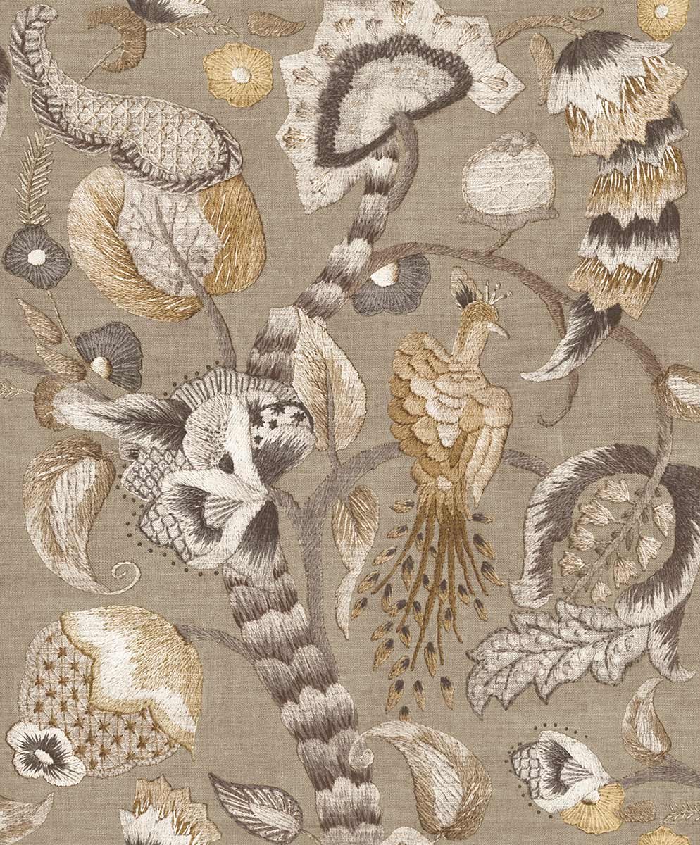 Rivestimento murale JADAAL color tortora con trama effetto ricamo a rilievo e motivi floreali.